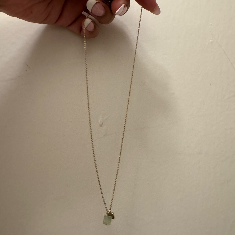 Elegant Necklace with green Pendant